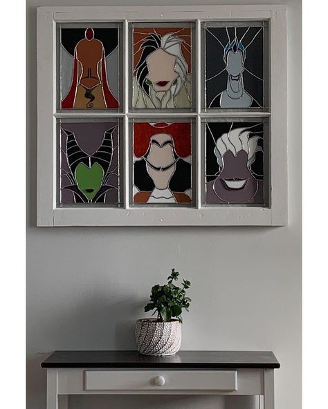 Marvel Glass Painting, Video Game Stained Glass Art, Stained Glass Disney Patterns, Disney Stained Glass Patterns, Disney Window Decoration Ideas, Disney Stained Glass Art, Stained Glass Anime, Harry Potter Stained Glass, Window Upcycle