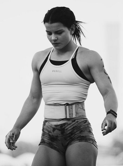 Crossfit Wods, Buff Women, Modele Fitness, Female Pose Reference, Body Reference Poses, Fitness Inspiration Body, Human Poses, Muscle Girls, Body Inspiration