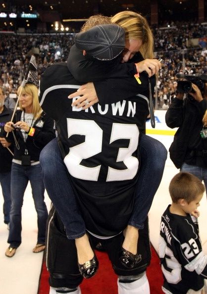 Dustin Brown, Players Wives, La Kings Hockey, Hockey Wife, Hockey Goals, Hockey Girlfriend, Kings Hockey, Hot Hockey Players, Hockey Game