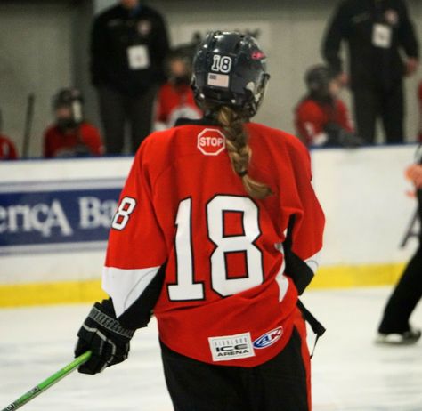 Female Hockey Players, Female Hockey Player Aesthetic, Ice Hockey Aesthetic Girl, Ringette Aesthetic, Female Ice Hockey, Gigi Graham, Female Hockey Player, Campus Diaries, Ice Hockey Girls