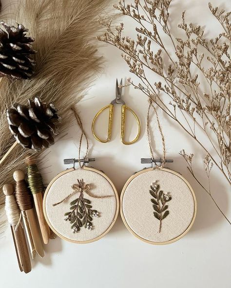 Katie Olivia ~ Embroidery (@bykatieolivia) • Instagram-Fotos und -Videos Autumn Hygge, Frixion Pens, Needle Minders, Christmas Embroidery, Gorgeous Design, Embroidery Hoop, Embroidery, Pattern