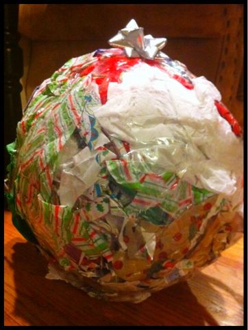 Fun game for holiday parties! make a big ball with lots of layers of tape and old wrapping paper filled with gifts, start with the youngest and the person to the right has the dice, they start dislodging gifts and candy until doubles are rolled and then they pass it on.  Use gloves to make it harder. Ball On String Game, Tape Ball Game, Kids New Years Eve, New Years Ball, New Years Eve Games, Paper Ball, Xmas Games, New Year's Games, Eve Game