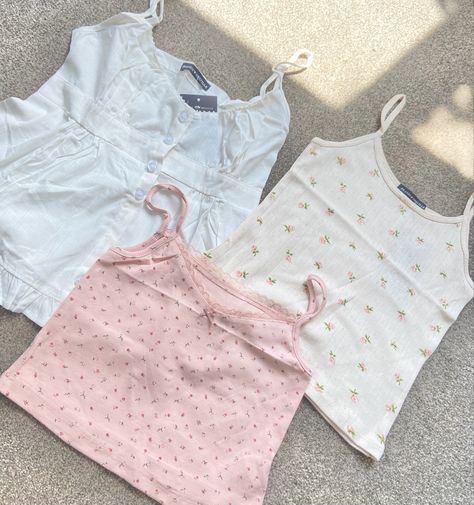 Vintage Girly Outfits, Baby Pink Outfit Aesthetic, Coquette Baby Clothes, Coquette Pink Outfit, Coquette Wishlist, Brandy Melville Outfits Aesthetic, Brandy Melville Coquette, Pink White Aesthetic, Pink Coquette Aesthetic