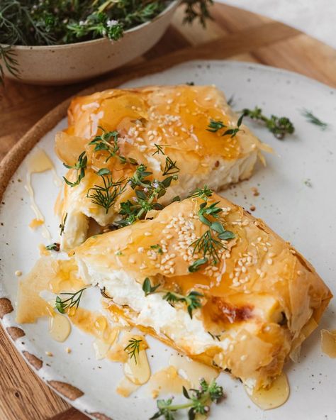 Baked Feta In Filo With Honey, Feta Filo Pastry, Baked Feta In Filo, Feta Parcels, Filo Pastry Recipes Savoury, Feta Bake, Filo Parcels, Filo Pie, Filo Pastry Recipes