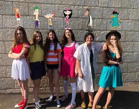 5 Friends Halloween Costumes, Group Of 6 Costume Ideas, Group Costume 6 People, 6 Person Costume Ideas, Phineas And Ferb Group Costume, Halloween Costumes For Six People, Five Group Halloween Costumes, Five People Costumes, 4 Group Costume Ideas