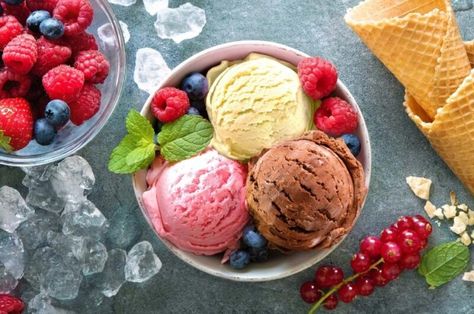 Make these sherbet recipes at home instead of going out for ice cream! From orange to strawberry to lime, you can make all the classic flavors in your own kitchen. Homemade Sherbet, Sorbet Recipes Easy, Vegan Sorbet, Homemade Sorbet, Sherbet Recipes, Ice Cream For Breakfast, Sweet Foods, Tart Dessert, Sorbet Recipes