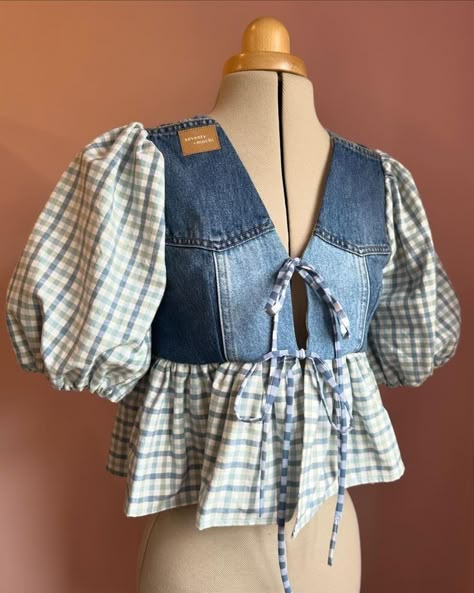 Clothes To Upcycle, Handmade Tops Designs, Upcycling Sewing Ideas, Button Down Upcycle, Patch Work Clothes, Jean Upcycle Diy, Upcycling Old Jeans, Refashion Clothes Upcycling, Remaking Clothes