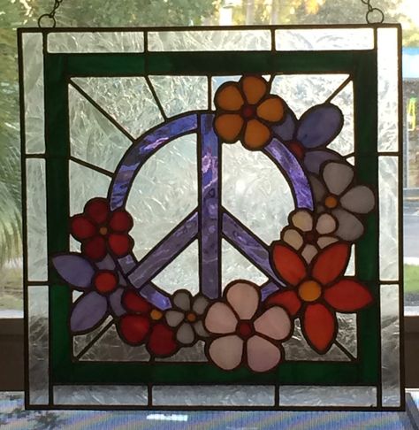 Stained Glass Peace Sign and flowers 13 x 13 Peace Stained Glass Patterns, Peace Sign Stained Glass Pattern, Diy Flower Peace Sign, Peace Sign Flowers, Stained Glass Peace Sign, Flower Peace Sign, Chakra Stained Glass Pattern, Peace Sign Tattoos, Mosaic Table Top