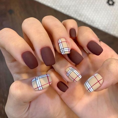 Easy Plaid Nails, Fall Flannel Nails, Fall Burberry Nails, Flannel Nails, Burberry Nails, Plaid Nail Designs, Plaid Nail Art, Mickey Nails, Plaid Nails