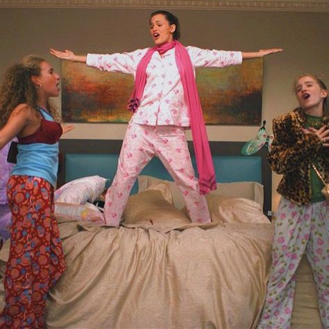 13 going on 30 Jenna Rink aesthetic dancing Jennifer Garner icon wallpaper 2000's Romcom Movies, Adam Johnson, Thirty Flirty And Thriving, 13 Going On 30, Girly Movies, Social Research, I Love Cinema, Chick Flicks, Girl Movies