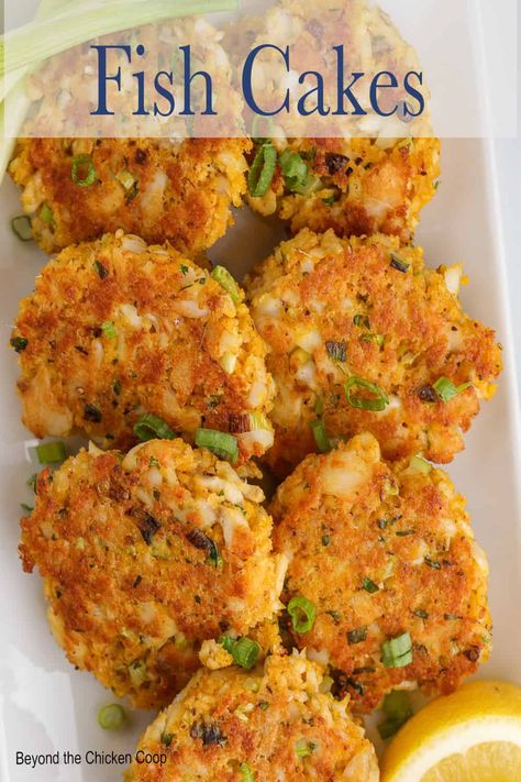 Fish Cakes Easy Fish Cakes, Cod Fish Cakes, Walleye Recipes, Fish Patties, Fish Dinners, Fish Cakes Recipe, Homemade Appetizer, Lake Trout, Homemade Tartar Sauce