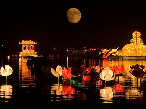 One thing is for sure, Thanksgiving is celebrated all around the world. Chinese Moon Festival, Autumn Moon Festival, Lunar Festival, Festivals In China, Afrika Burn, Festival Aesthetic, Chinese Festival, Festival Image, Moon Festival