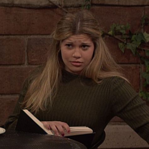 Topanga Lawrence Hairstyles, Topanga Lawrence Hair Long, Topanga Lawrence Aesthetic, Topanga Aesthetic, Topanga Haircut, Topanga Outfits, Topanga Lawrence Hair, Topanga Boy Meets World, Topanga Lawrence Outfits