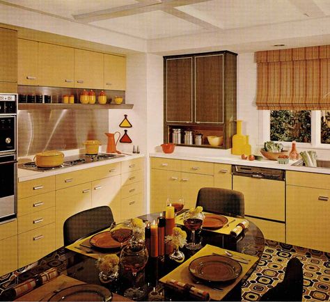 1970s kitchen design - one harvest gold kitchen decorated in 6 distinct '70s styles - Retro Renovation Porche Vintage, 1970s Interior Design, 70s Interior Design, 70s Kitchen, 1970s Kitchen, 70s House, 70s Interior, Retro Interior Design, 70s Home