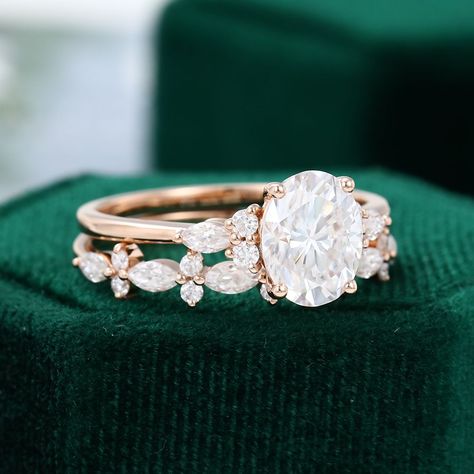 Vintage Mossianite Engagement Rings, Oval Engagement Ring With Side Stones And Wedding Band, Wedding Ring And Band Sets, Unique Wedding Rings Boho, Vintage Wedding Ring Sets, Country Engagement Rings, Mossianite Engagement Rings, Unique Wedding Ring Sets, Wedding Rings Elegant