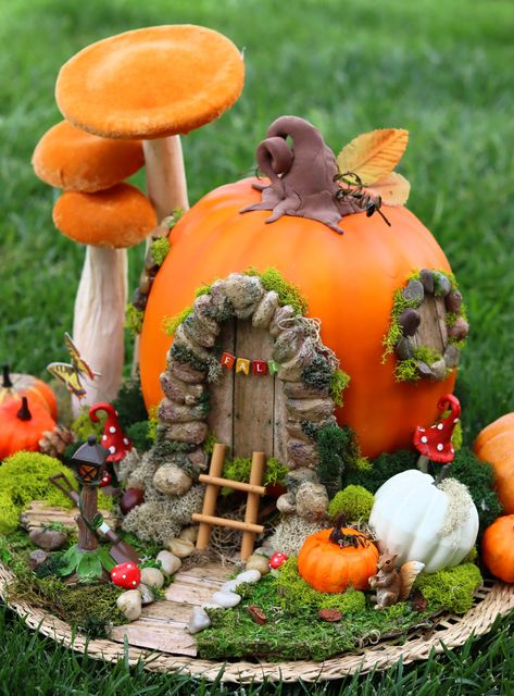 Pumpkin Fairy House - A girl and a glue gun Fairy Garden Pumpkin, Pumpkin Fairy House, Pumpkin Fairy, Pumpkin Contest, Pumpkin House, Halloween Fairy, Pumpkin Projects, Creative Pumpkins, Diy Fairy