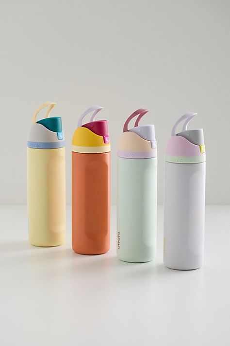 Stay hydrated with our new favorite insulated water bottle by Owala. Triple-layer insulation vacuum water bottle with choose your own adventure sipping options with its built-in straw or wide-mouth opening. The Owala FreeSip is a completely leakproof stainless steel water bottle with a fun colorblocked design we love. Features New favorite stainless steel water bottle by Owala The Owala FreeSip has a built-in straw and wide-mouth opening Convenient hinge loops for easy carrying Triple wall vacuu Colorful Water Bottles, Coastal Mist Owala, Owala Aesthetic, Owala Bottle, Owala Water Bottle, School Water Bottles, Trendy Water Bottles, Choose Your Own Adventure, Cute Water Bottles