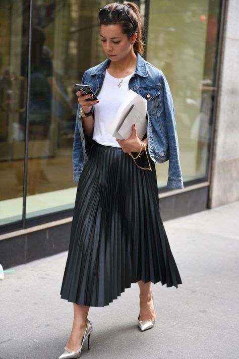 Black pleated skirt outfit