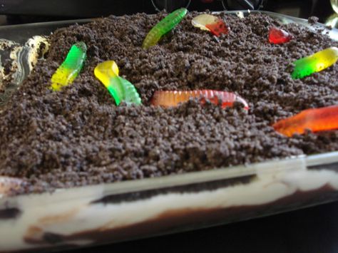 I was very suprised that this recipe wasnt posted yet. This is by far the best dirt cake out there. Great for all occassions. Cooking time is refridgeration time. Cake With Gummy Worms, Dirt Cake With Gummy Worms, Dirt Dessert Recipe, Dirt Dessert, Dirt Cake Recipes, Dirt Pudding, Oreo Dirt, Postres Halloween, Chandelier Cake