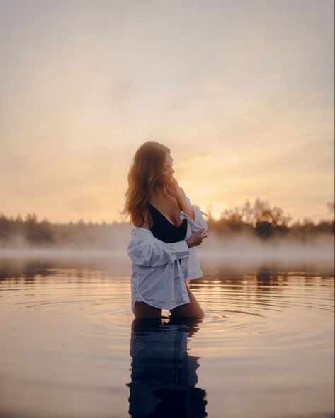 we woke up at 5 am to capture the sunrise at a foggy lake and take some pictures. Photographer: Sebastian Köhler, model: Marie Schneeweiss Sunset Lake Photoshoot, Foggy Photoshoot, Foggy Lake, Sunrise Photoshoot, Lake Photoshoot, Sunrise Pictures, Lake Photos, Lake Sunset, The Sunrise