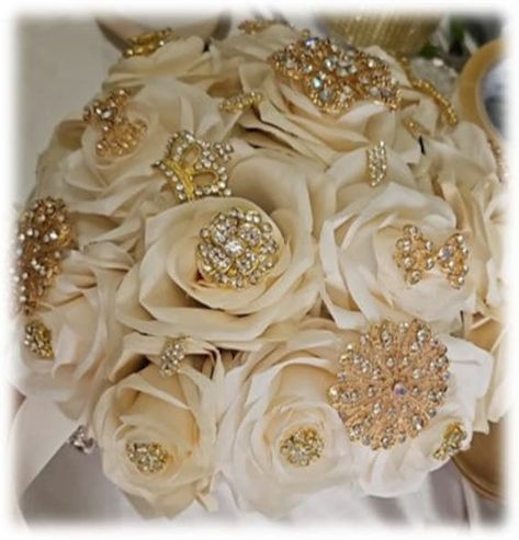 Handmade quinceañera bouquet with Dark Champagne and Champagne roses. Finished off with Gold brooches. Décor can be changed upon request. *This is a made to order bouquet* *Please note brooches can change in style based on availability* Quince Decorations Champagne, Champagne Gold Quince, Quince Venues Champagne, White And Gold Quinceanera Theme, Champagne Quince Theme, Champagne Bouquet Quince, Gold Quince Bouquet, Gold Quinceanera Bouquet, Princess Quinceanera Theme