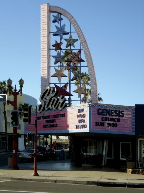 Googie: An Architectural Link to San Diego's Midcentury Culture Googie Furniture, Los Angeles Coffee, Exterior Columns, Googie Architecture, University Housing, Theatre Sign, Tiki Bars, Common Denominator, Outdoor Theater