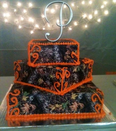 Camo country wedding Camo Cakes, Camo Cake, Camo Wedding Cakes, Camo Birthday, Dragon Cakes, Camouflage Wedding, Country Wedding Cakes, Cake Wrecks, Sweet 16 Cakes