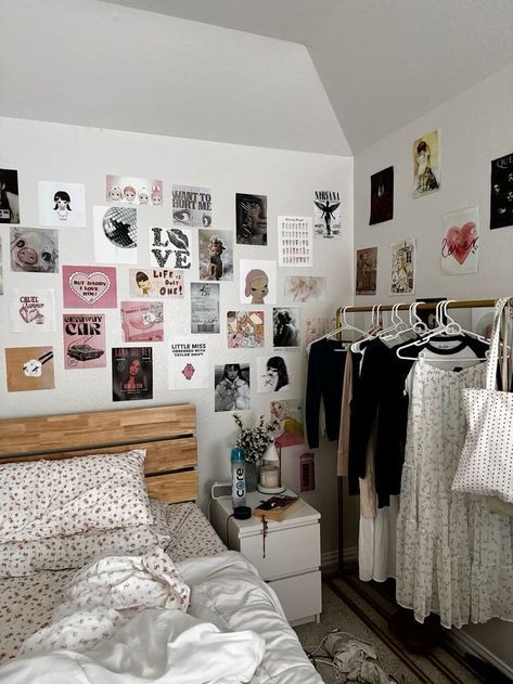 People Using Social Media, Room Redesign, Pinterest Room Decor, Pretty Room, Room Redo, Bounce Back, Teen Bedroom Decor, Dreamy Room, Dream Room Inspiration