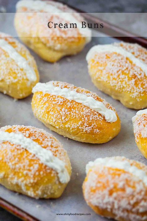 Cream Bun Cream Buns Recipe, Cream Buns, Chinese Deserts, Korean Cream, Cheese Bread Sticks, Cream Bun, Cream Bread, Pineapple Bun, Japanese Milk Bread