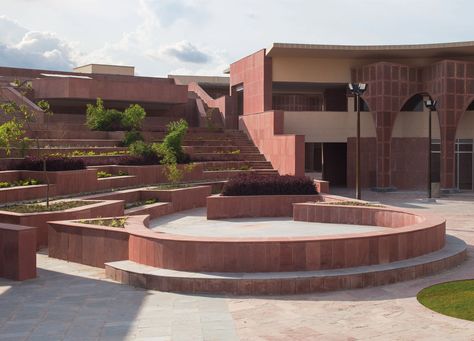 Indian School Building Design, Traditional School Architecture, Vernacular Architecture Indian Concept, Traditional Architecture Indian, Vernacular Architecture Indian, Research Centre Architecture, Campus Planning Architecture, Campus Design Architecture, Museum Design Architecture