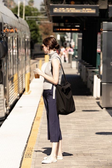 Work Commute Aesthetic, Cycling To Work, Morning Commute Aesthetic, Commuting Aesthetic, Commute Aesthetic, Commuter Outfit, Creation Images, Commuter Fashion, Office Lifestyle