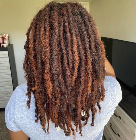 Ebony Zaire ✨🤎 on Instagram: "heyyy loc sister 🫶🏽 here’s some texture for your Tuesday ✨ . . . #texturetuesday #texture #locs #loclivin #dreads #locstagram #loclife #starterlocs #locstylesforwomen #locjourney #loclove #womenwithlocs #locnation #locstyles #locd #locdqueen #locsisters #womenwithdreads #locdlife #blackhair #blackgirlmagic #melanin #blacklove #woc #explore #explorepage #explorepage✨" Ombré Brown Locs, Highlighted Locs Black Women, Balayage Locs, Light Brown Locs Black Women, Locs Highlights, Ombre Locs Black Women, Honey Brown Locs Black Women, Brown Locs Black Women, Dark Brown Locs