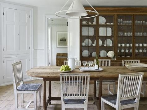 Stephen Antonson, Cottage Style Dining Room, Gustavian Interiors, Summer House Design, Swedish Gustavian Style, Large Bookcase, Dining Room Contemporary, Swedish Style, Hamptons House