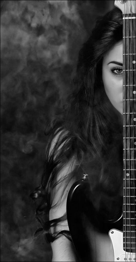 Guitarist Photography, Guitar Portrait, Music Photoshoot, Musician Portraits, Musician Photography, Black And White People, Guitar Photos, Guitar Photography, Guitar Girl