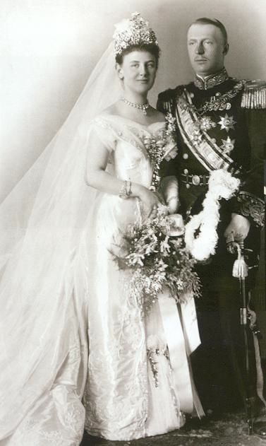 Wilhelmina, Princess of Orange outlived her half brothers and became Queen of the Netherlands in 1890. She married Duke Henry of Mecklenburg-Schwerin in 1901. Queen Wilhelmina, Dutch Royalty, Royal Tiaras, Royal Wedding Dress, Royal Brides, European Royalty, Wedding Gowns Vintage, The Hague, Royal Weddings