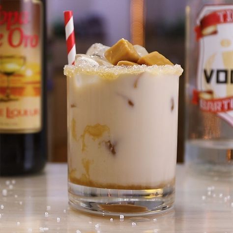 Salted Caramel White Russian, Caramel White Russian, Jolly Rancher Vodka, Vodka Mixers, White Russian Recipes, White Russian Cocktail, Russian Desserts, Cream Caramel, Easy Holiday Desserts