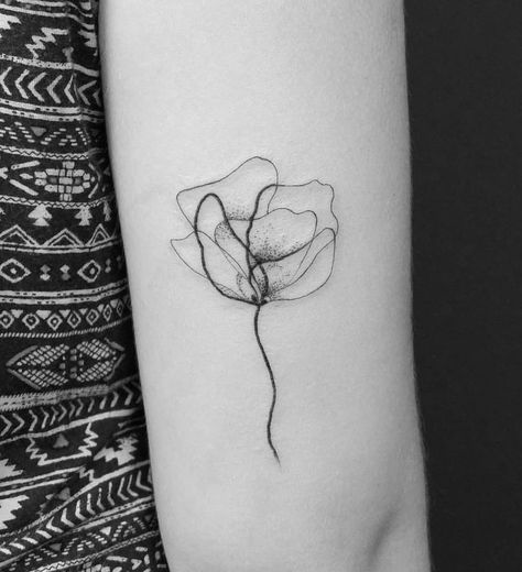 Botanisches Tattoo, Dragons Tattoo, Inspiration Tattoos, Small Girl Tattoos, Dainty Tattoos, Subtle Tattoos, Line Tattoos, Mini Tattoos, Tattoo Styles