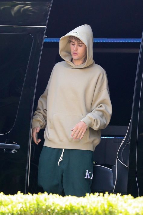 Justin Bieber Hoodie, Justin And Hailey Bieber, Justin And Hailey, House In Los Angeles, Justin Bieber Style, Drew House, Justin Bieber Wallpaper, Justin Bieber Photos, Home Recording Studio