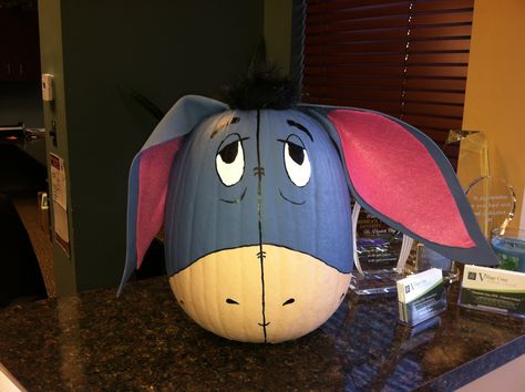 Eeyore pumpkin! Eeyore Pumpkin, Winnie The Pooh Pumpkin, Disney Pumpkin Painting, Book Character Pumpkins, Creative Pumpkin Decorating, Creative Pumpkin Painting, Character Pumpkins, Pumpkin Decorating Contest, No Carve Pumpkin Decorating