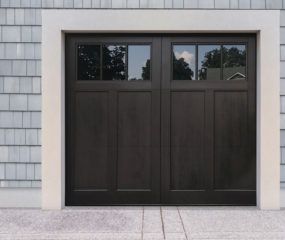 Custom Garage Door Designs With Photos - Artisan Doorworks Brown Garage Door, Garage Door Designs, Black Garage Doors, Roll Up Garage Door, Carriage House Garage Doors, Garage Door House, Custom Garage Doors, Carriage House Garage, Modern Garage Doors