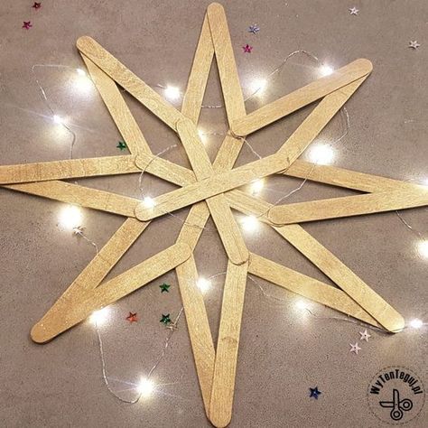 Popsicle sticks star tree topper - WyTenTeguj - Christmas DIY Popsicle Stick Snowflake, Diy Tree Topper, Diy Popsicle Stick Crafts, Stick Christmas Tree, Christmas Tree Star Topper, Toppers Diy, Diy Christmas Tree Topper, Christmas Topper, Christmas Crafts For Kids To Make