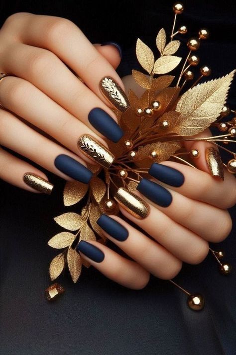 Nails Navy, Crackle Nails, Classy Acrylic, Kutek Disney, Gold Nail, Fall Nail Art, Short Nail Designs, Elegant Nails, Accent Nails