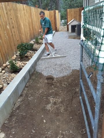 We finally finished the dog run on the side of our house.  We are thrilled with the way this project turned out and so happy to have one mor... Dog Side Yard Ideas, Dog Cage Outdoor, Dog Run Ideas Backyard, Backyard Dog Run, Dog Yard Landscaping, Dog Yards, Dog Run Side Yard, Diy Dog Run, Outdoor Dog Runs