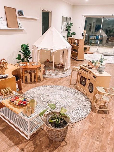 Montessori Cubby Ideas, Three Bed Bedroom Ideas, Wooden Playroom Ideas, 12 Month Old Playroom, Montessori Playroom Colorful, Reggio Inspired Home Daycare, Plants In Playroom, Out Of School Care Room Ideas, Montessori After School Activities