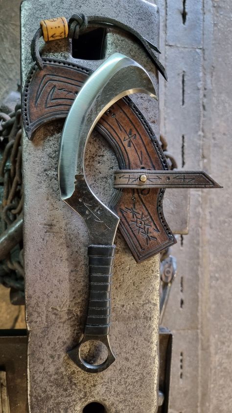 Easy Blacksmith Projects, Blacksmith Projects Ideas, Blacksmith Knife, Forging Knives, Blacksmith Forge, Knife Patterns, Pretty Knives, Blacksmith Projects, Cool Swords