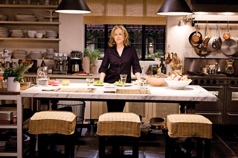 Its Complicated House, Nancy Myers Homes, Nancy Meyers Movies, Living Room And Kitchen Design, Organized Lifestyle, White Tableware, Nancy Meyers, Living Room Design Inspiration, Diane Keaton