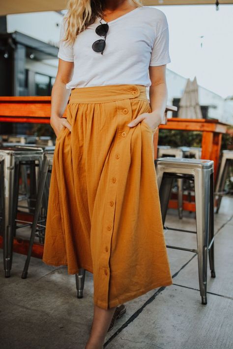 Patio Midi Skirt in Mustard – ROBBIE + CO. Mustard Skirt Outfit, Skirt Outfit Spring, Spring Skirt Outfits, Mustard Skirt, Midi Skirt Outfit, Japan Outfit, Summer Skin, Mustard Color, Skirt Outfit