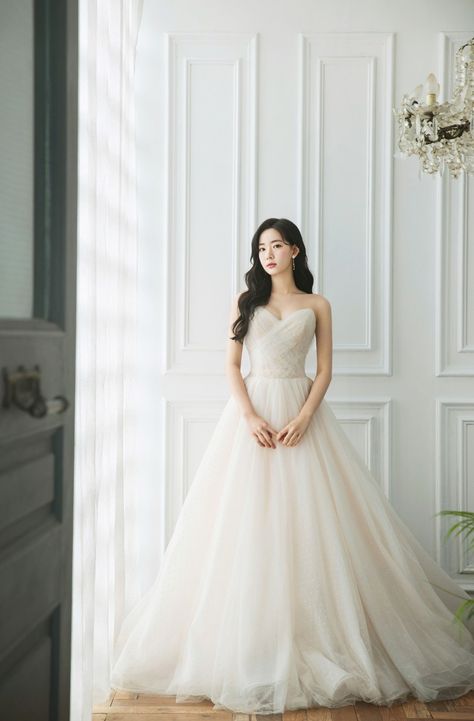 KOREA INDOOR PRE WEDDING E-001 RARI #7 STUDIO : korea wedding pledge Kasut Pengantin, Korean Bride, Wedding Korea, Korean Wedding Dress, Wedding Dress Photoshoot, Korean Wedding Photography, Wedding Gown Inspiration, My Muse, Korean Wedding