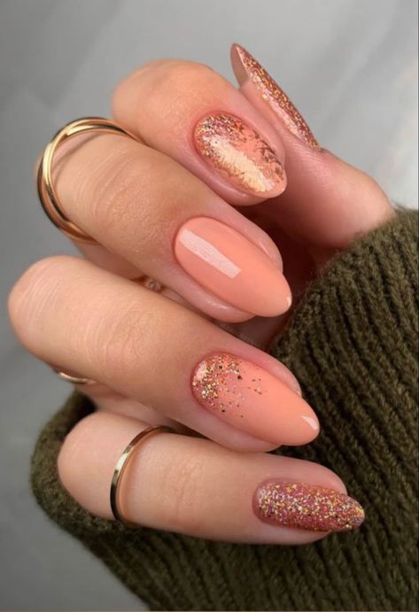 Sparkly Ombre Nails, Peach Nail Art, Peach Colored Nails, Peach Nails, Gold Nail Designs, February Nails, Gold Glitter Nails, Subtle Nails, Simple Gel Nails