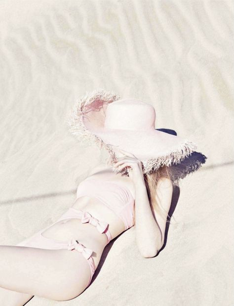 Egle Jezepcikaite | Julia Noni | Amica July 2012 | Fuga Dalla Citta — Anne of Carversville Pale Girl, Winter Mode, Pale Skin, Fair Skin, Pink Summer, The Sand, New Yorker, Summer Girls, Look Fashion